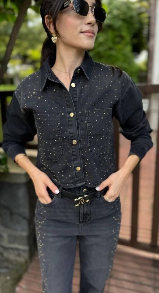 Siyah Zımba Ve Taş Detaylı Denim Gömlek