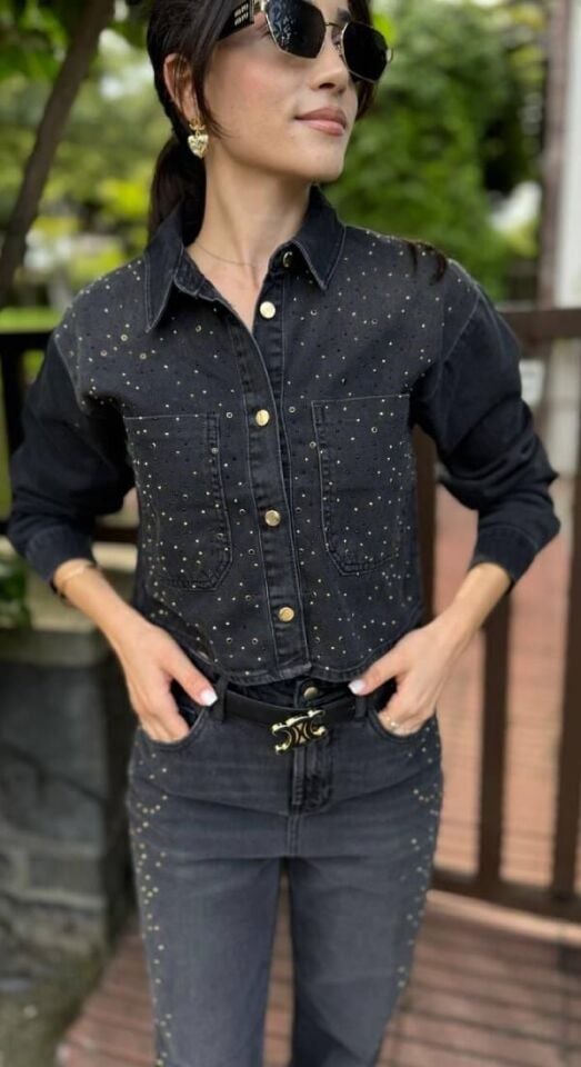 Siyah Zımba Ve Taş Detaylı Denim Gömlek