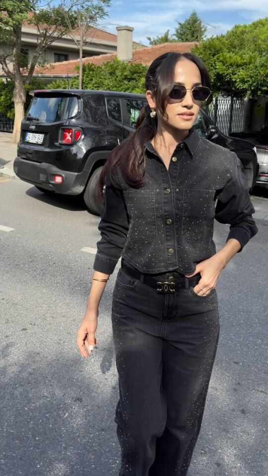 Siyah Zımba Ve Taş Detaylı Denim Gömlek