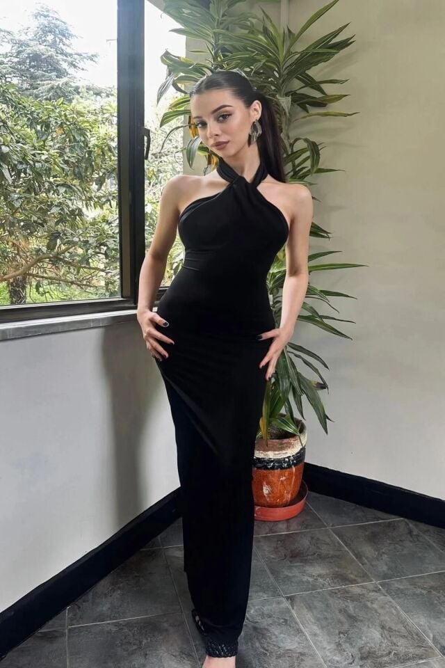 Siyah Sırt Dekolteli Elbise