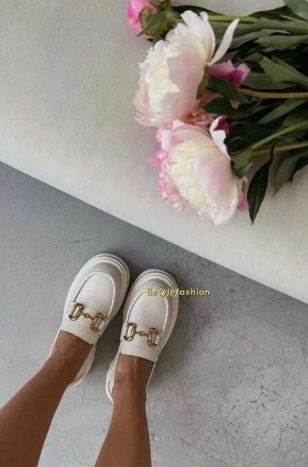 Moca Krem Rengi Zincir Detaylı Ayakkabı