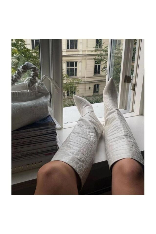 Beyaz Kroko Desenli Deri Çizme