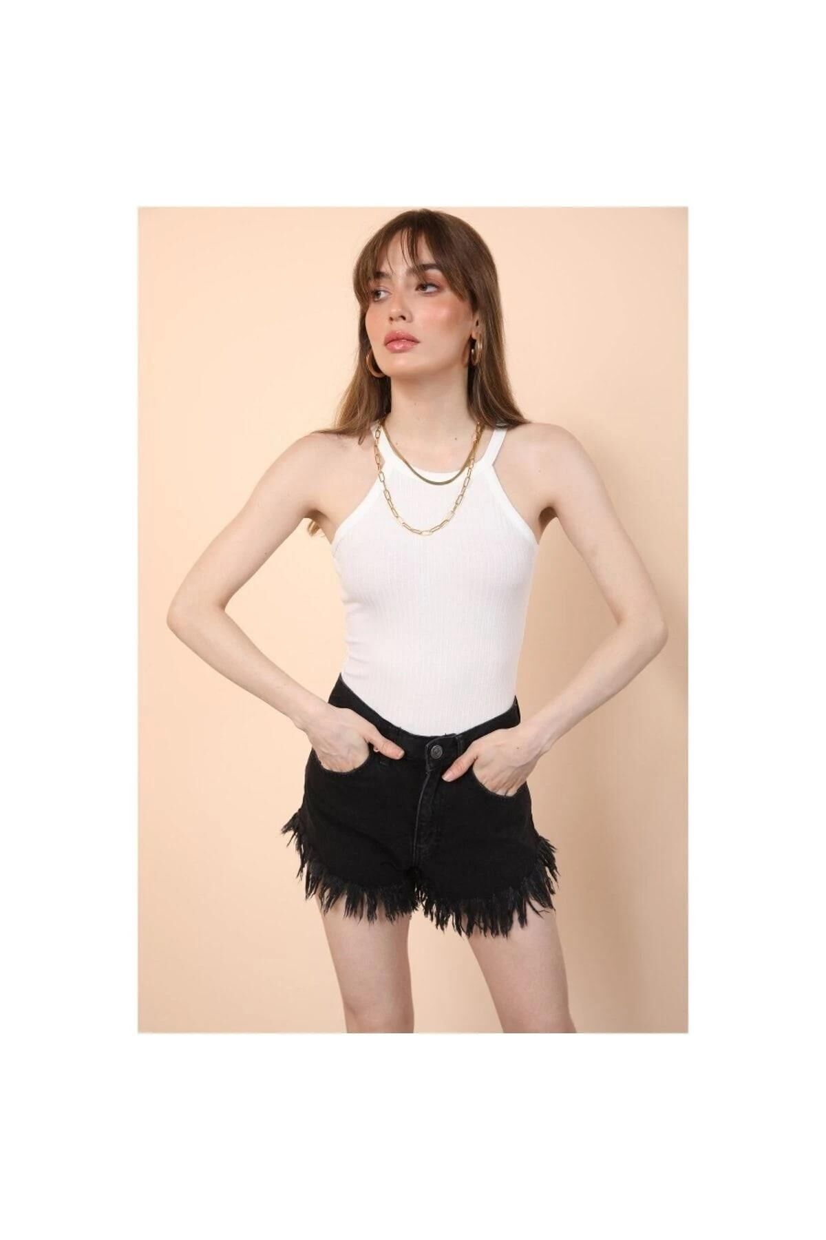 Siyah Paçası Püsküllü Kot Şort