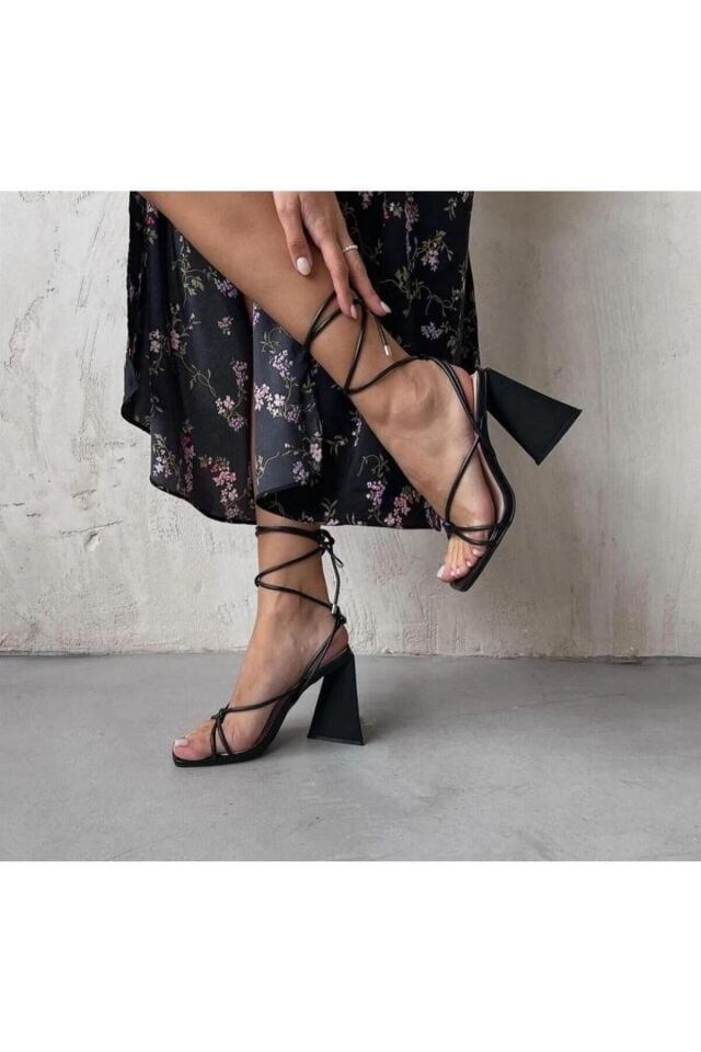 Kadın Barbara Siyah Deri Bağlamalı Topuklu Ayakkabı