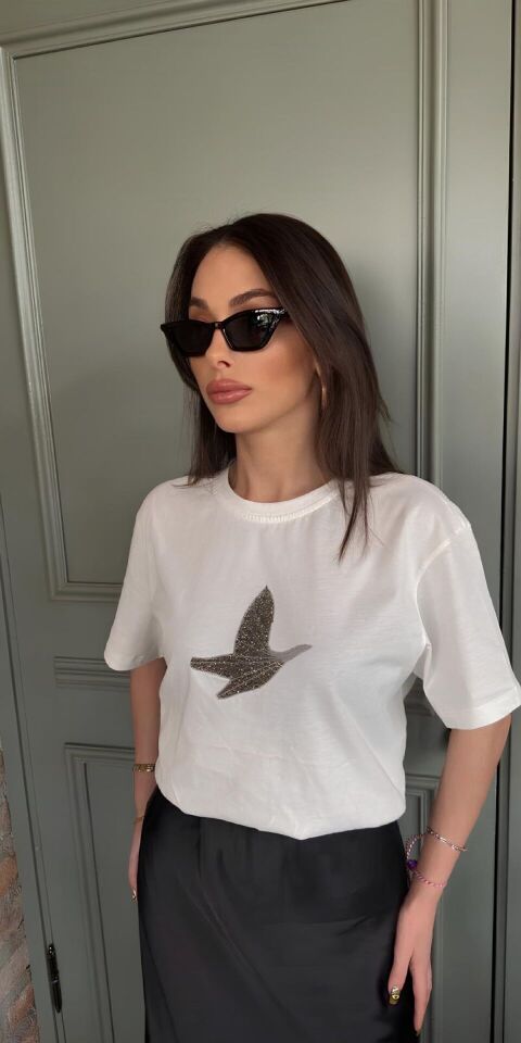 Beyaz Kuş Nakış Detaylı Taş İşlemeli Kadın Oversize Tişört