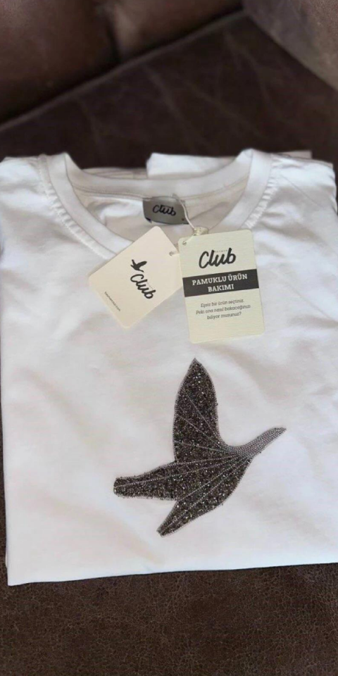 Beyaz Kuş Nakış Detaylı Taş İşlemeli Kadın Oversize Tişört