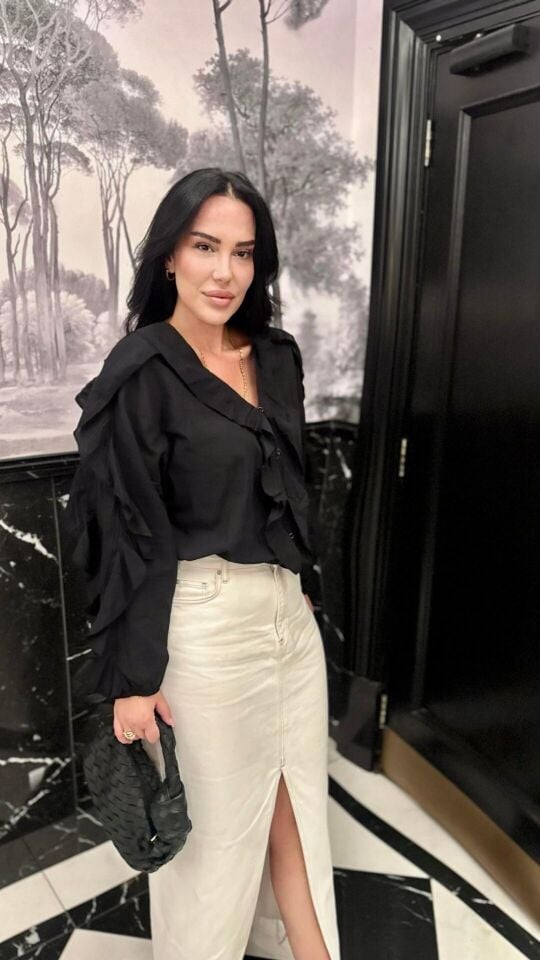 Siyah Fırfırlı Gömlek